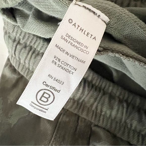Athleta Farallon jogger women’s size 8 P green camo - Picture 8 of 8